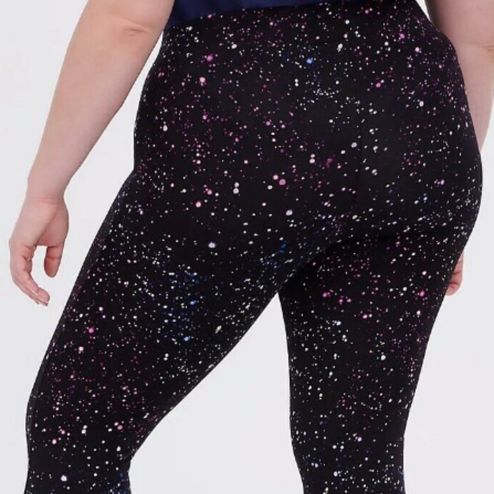 TORRID OUTER LIMITS FULL LENGTH LEGGINGS SIZE 5 - NEW IN PACKAGE